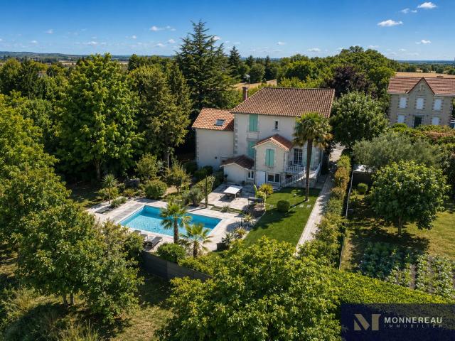 Maison 7 pièces 220 m²