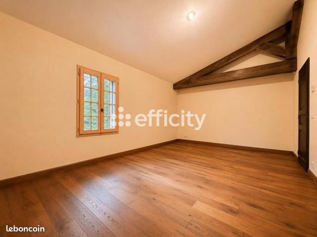 Maison 7 pièces 220 m²