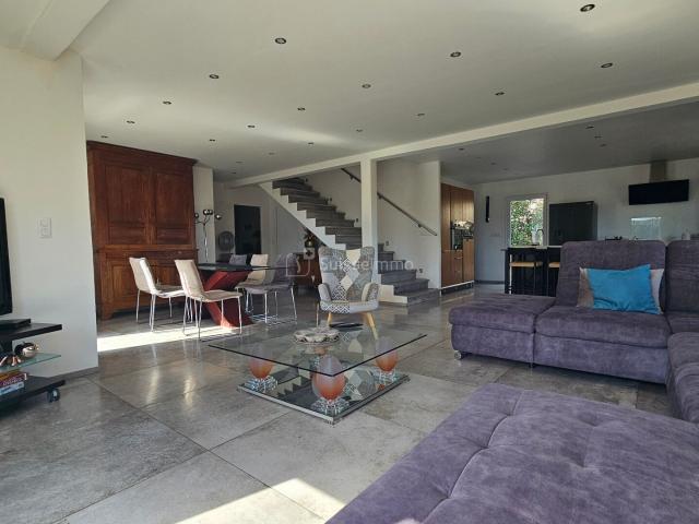 Maison 7 pièces 195 m²