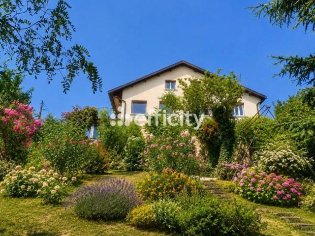 Maison 7 pièces 220 m²