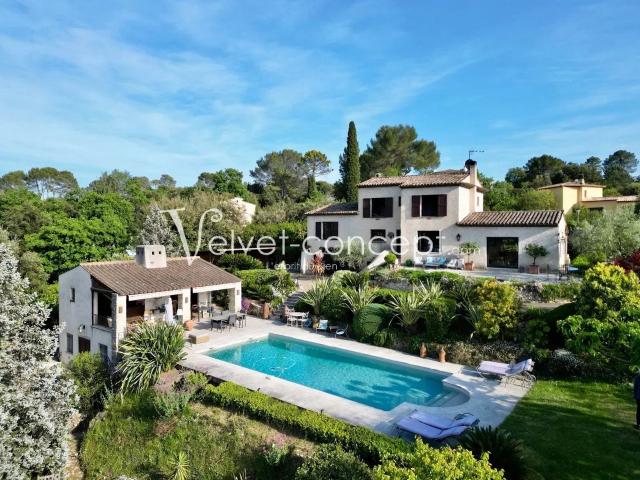Maison 7 pièces 220 m²