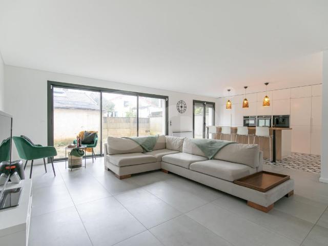 Maison 7 pièces 220 m²