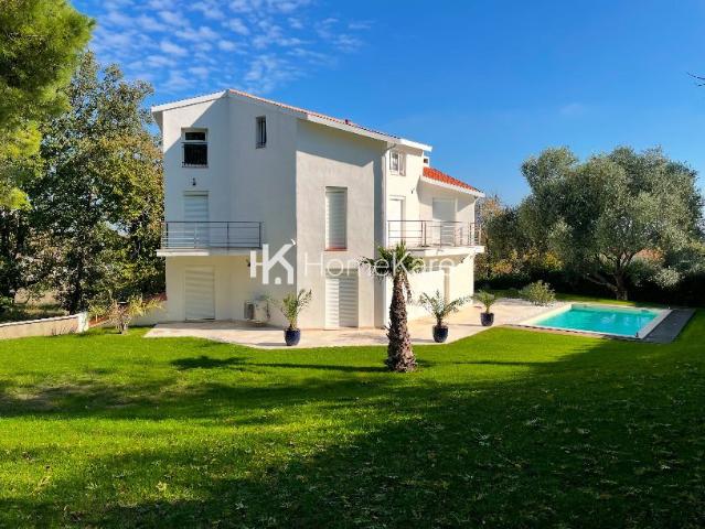 Maison 7 pièces 220 m²