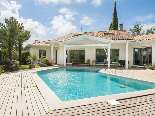 Maison 7 pièces 220 m²
