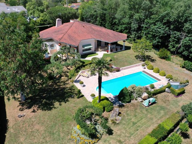 Maison 7 pièces 220 m²