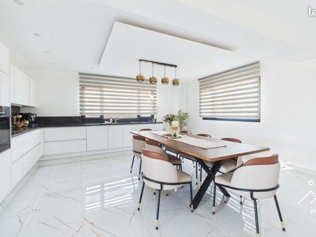 Maison 7 pièces 220 m²