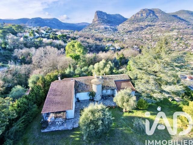 Maison 7 pièces 220 m²