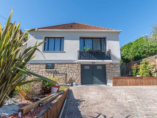 Maison 7 pièces 220 m²