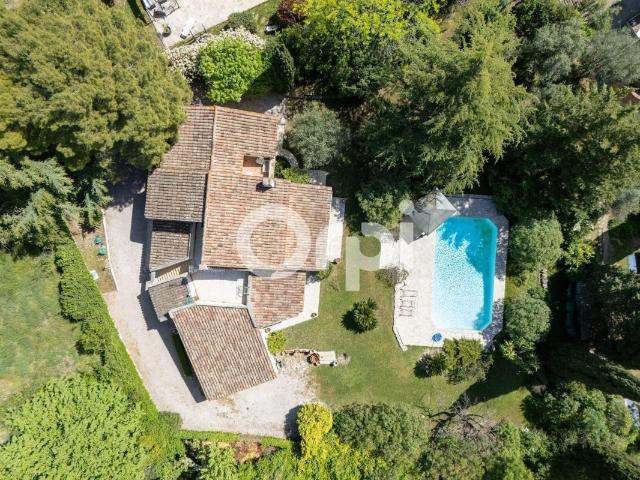 Maison 7 pièces 220 m²
