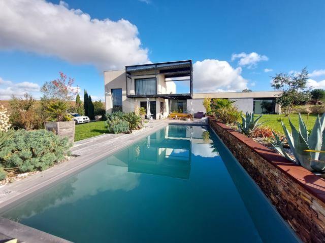 Maison 7 pièces 220 m²