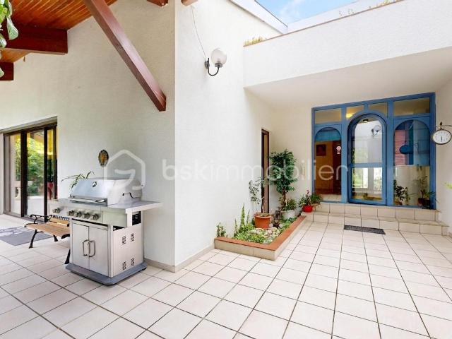 Maison 7 pièces 220 m²