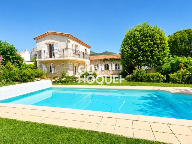 Maison 7 pièces 260 m²