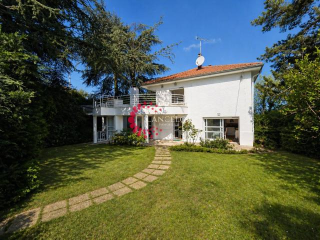Maison 7 pièces 220 m²