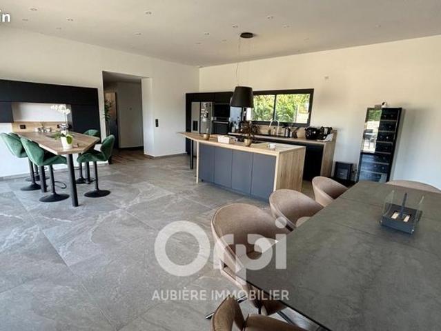 Maison 7 pièces 220 m²