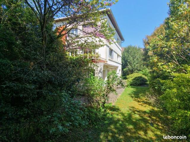 Maison 7 pièces 220 m²