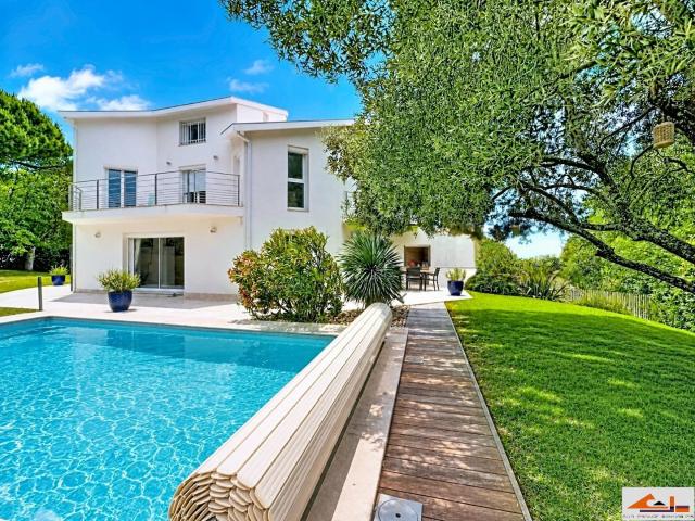 Maison 7 pièces 228 m²