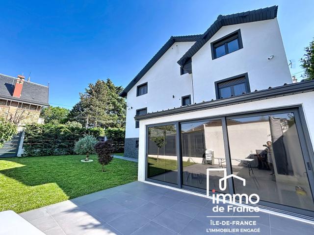 Maison 7 pièces 220 m²
