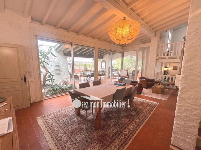 Maison 7 pièces 220 m²