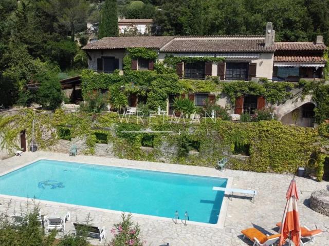 Maison 7 pièces 220 m²