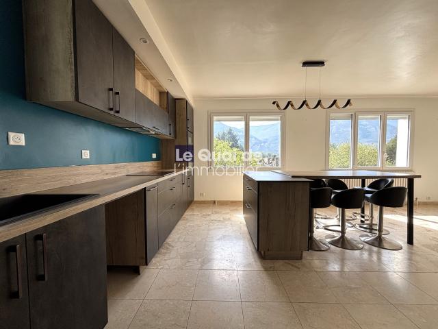 Maison 7 pièces 221 m²