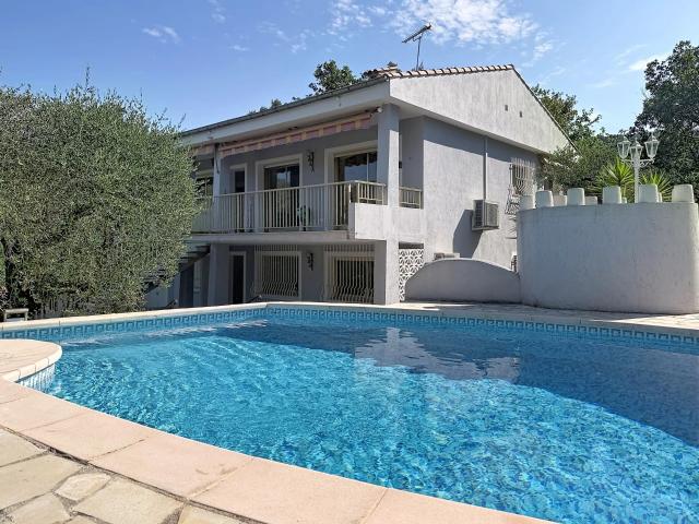 Maison 7 pièces 221 m²