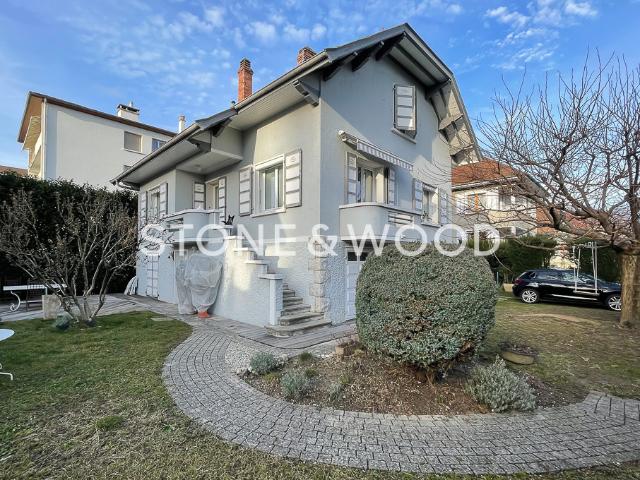 Maison 7 pièces 206 m²