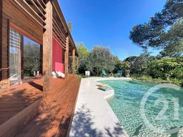 Maison 7 pièces 221 m²