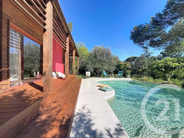 Maison 7 pièces 221 m²