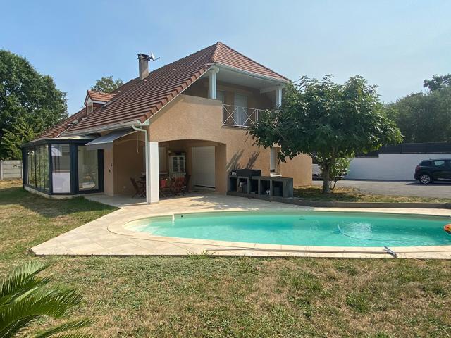 Maison 7 pièces 221 m²