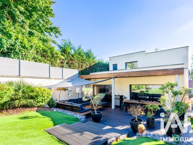 Maison 7 pièces 221 m²