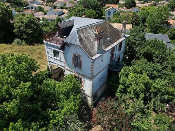Maison 7 pièces 221 m²