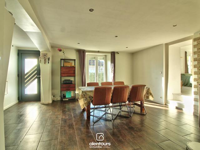 Maison 7 pièces 221 m²