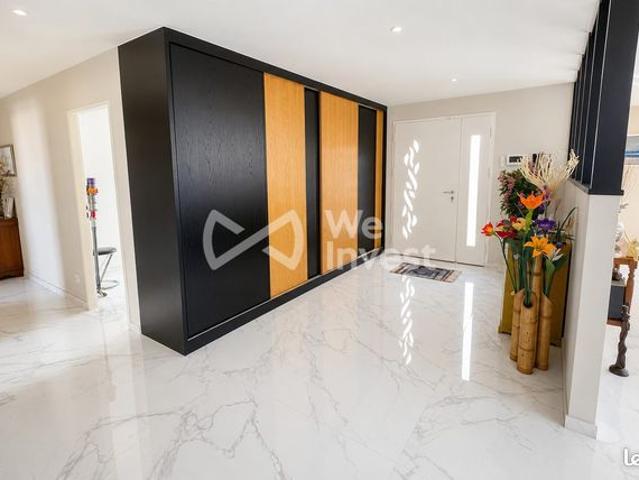 Maison 7 pièces 222 m²