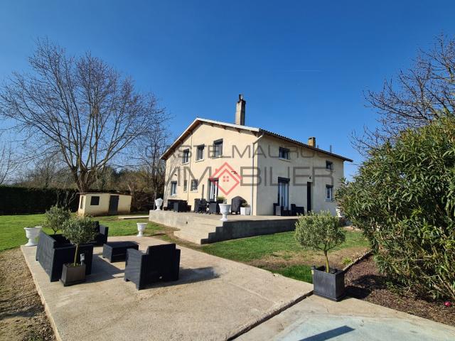Maison 7 pièces 222 m²