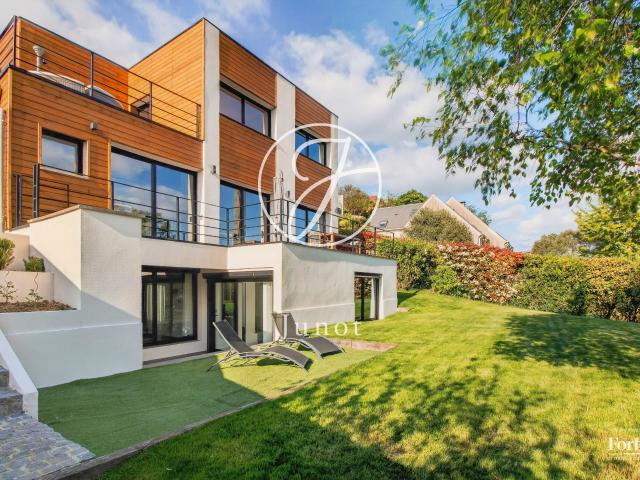 Maison 7 pièces 222 m²