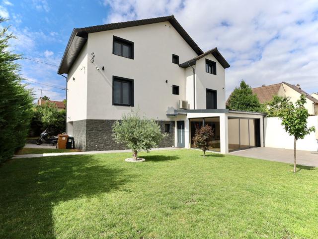 Maison 7 pièces 222 m²