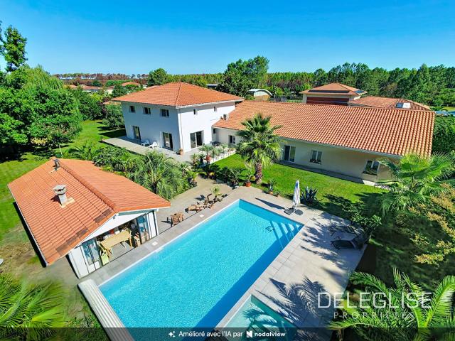Maison 7 pièces 222 m²