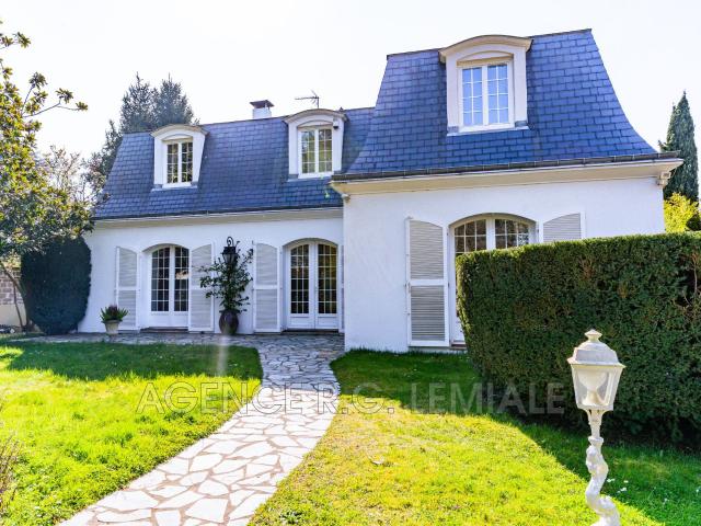 Maison 7 pièces 223 m²