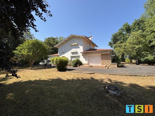 Maison 7 pièces 223 m²