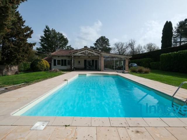 Maison 7 pièces 234 m²