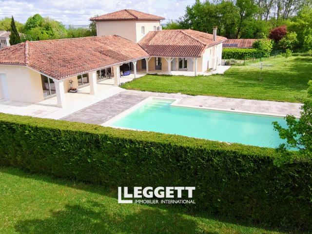 Maison 7 pièces 234 m²