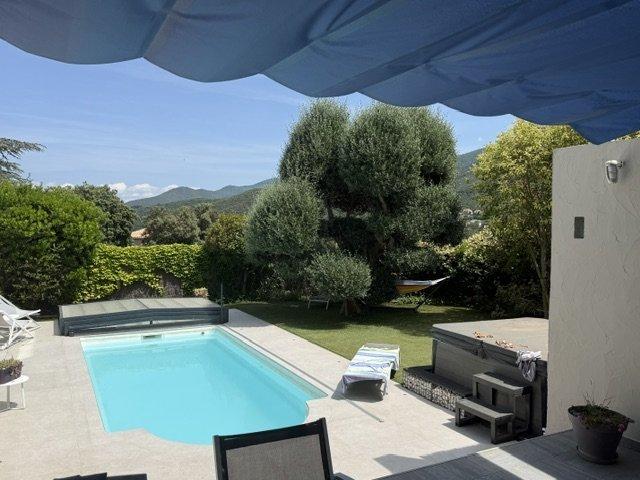 Maison 7 pièces 234 m²