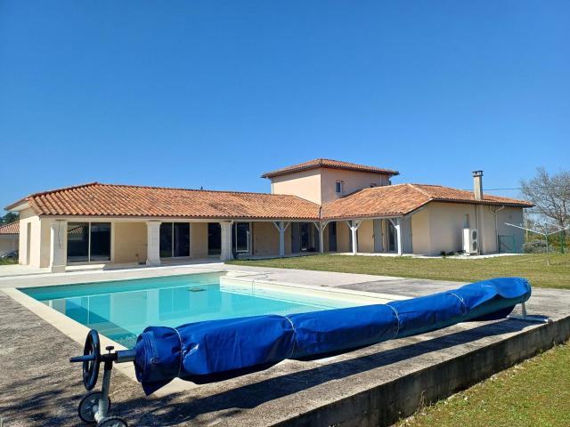 Maison 7 pièces 234 m²