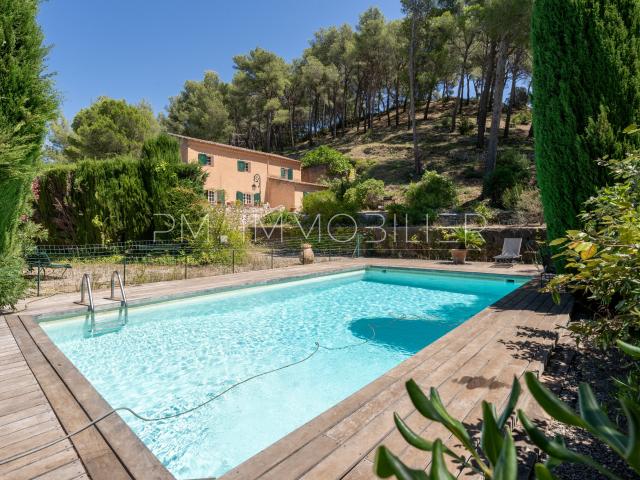 Maison 9 pièces 240 m²