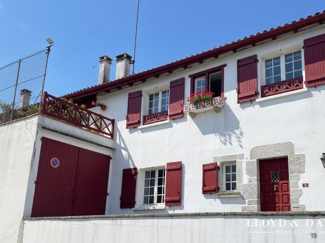 Maison 7 pièces 235 m²