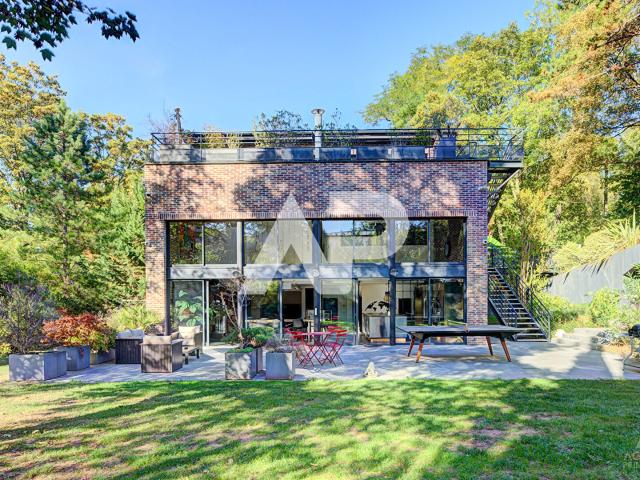 Maison 7 pièces 235 m²