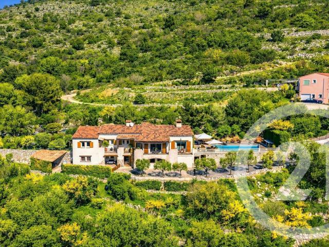 Maison 7 pièces 235 m²