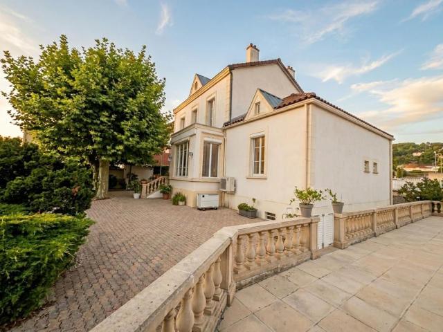 Maison 7 pièces 235 m²