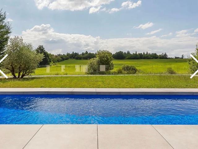 Maison 7 pièces 235 m²