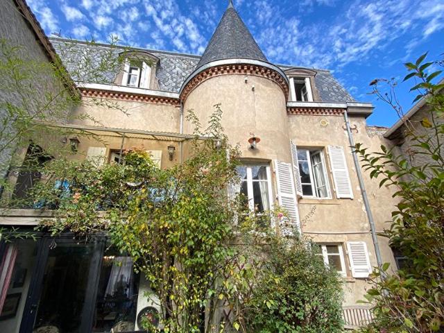 Maison 7 pièces 235 m²